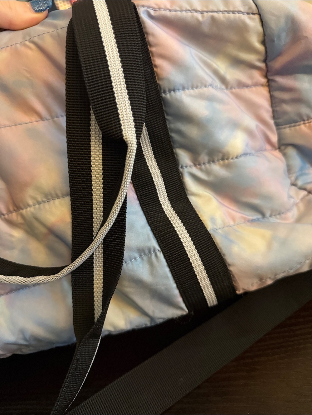 Victoria's Secret PINK Rainbow Cloud Print quilted duffle bag - Picture 4 of 12